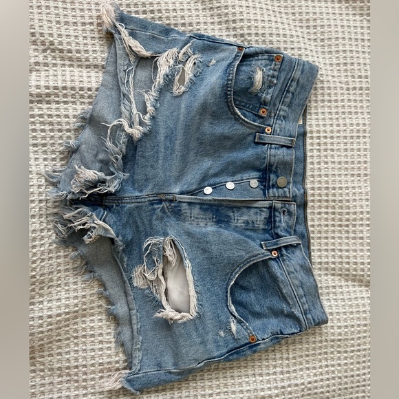 Levi’s 501 High Rise Shorts - Picture 5 of 10